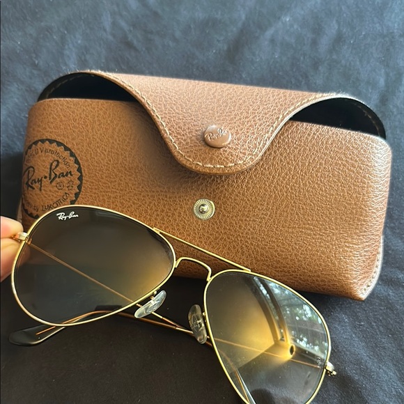 Ray-Ban Gold Aviator Sunglasses - Picture 4 of 4